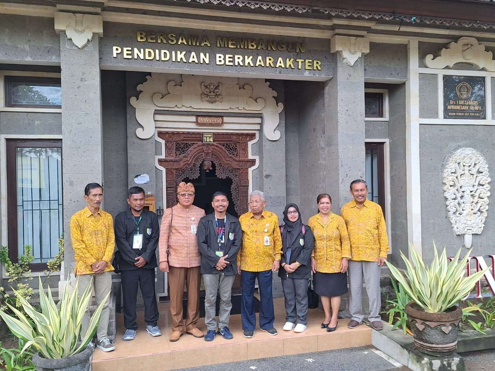 KEBERSAMAAN KAMI PARA GURU DAN TU